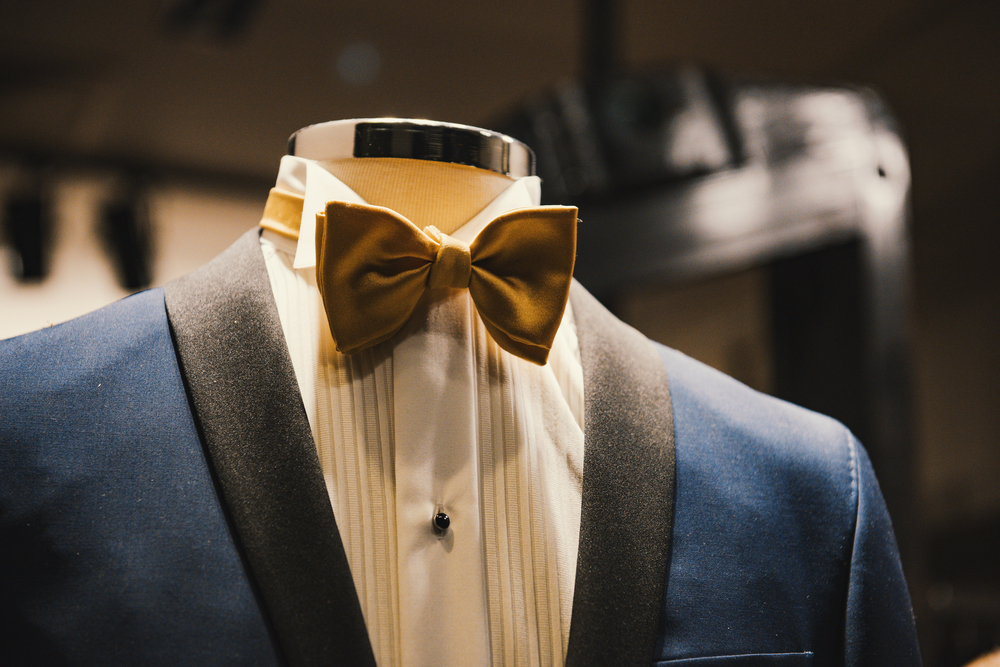 https://suitsandshirts.ae/storage/2017/06/tailor-made-suits-in-dubai.jpg